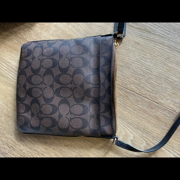 Coach purse - Picture 3 of 3